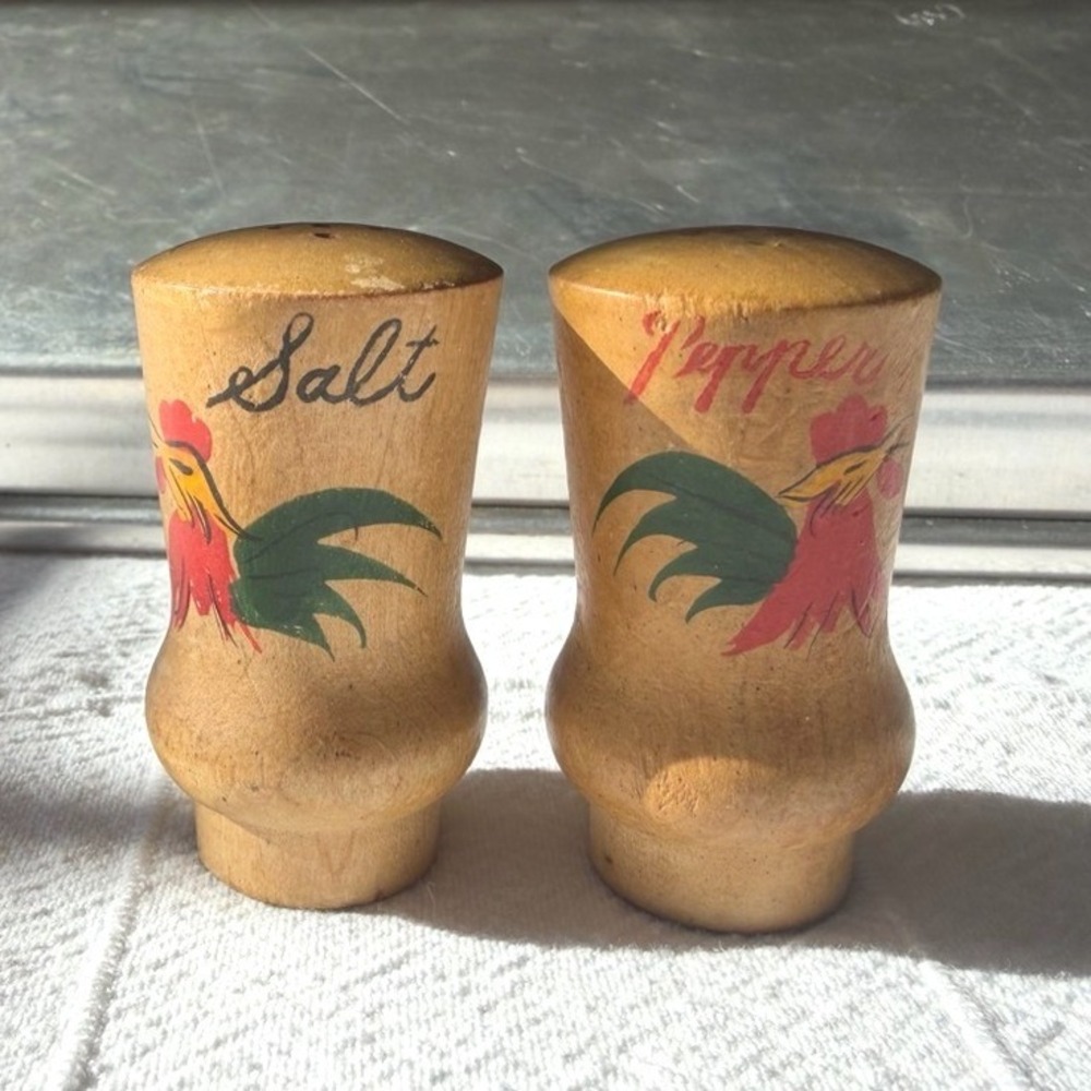 Vintage Wooden Rooster Salt‎ and Pepper Shakers Set Hand Painted Farmhouse Boho